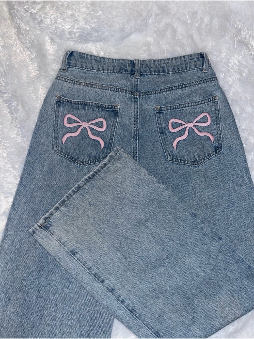 EDIKTED Light Wash Bow Pocket Low Rise Baggy Jeans Y2K